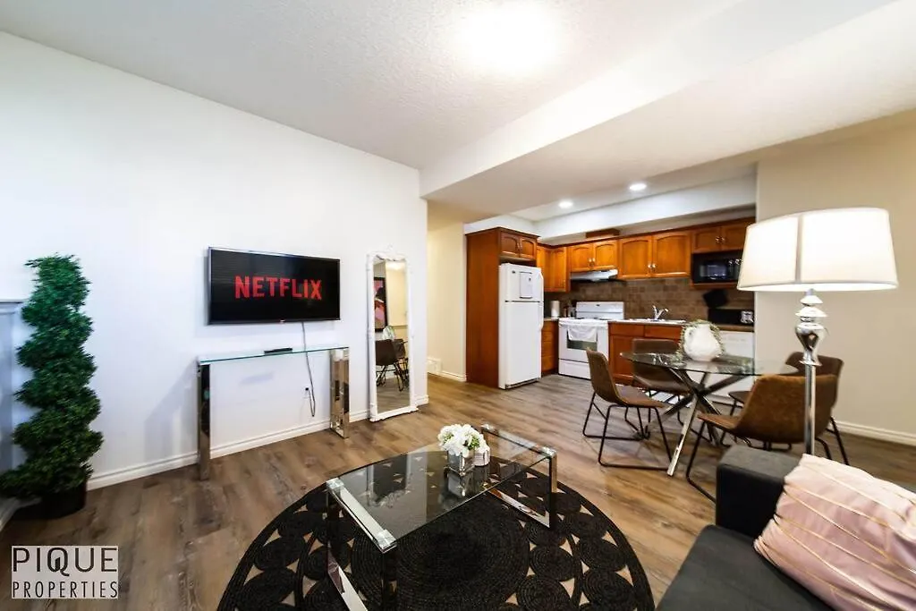 אדמונטון Chic Modern Vibes - Sleeps 6 - Netfix - Wifi - Long Stays קנדה