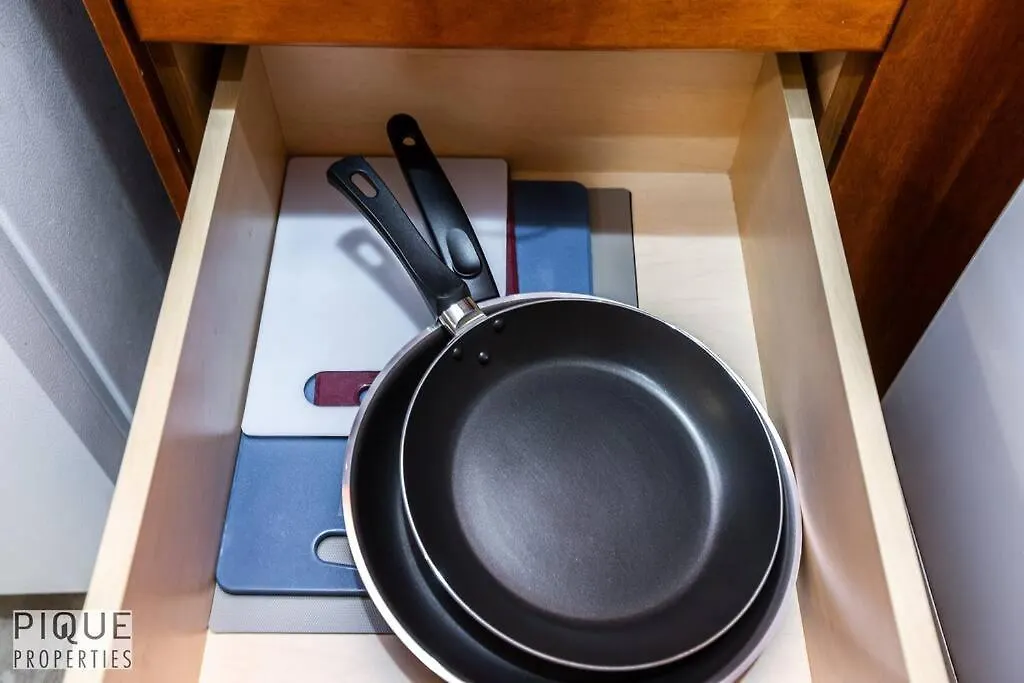 אדמונטון Chic Modern Vibes - Sleeps 6 - Netfix - Wifi - Long Stays 0*,  קנדה