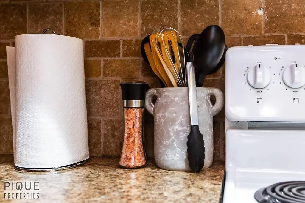 אדמונטון Chic Modern Vibes - Sleeps 6 - Netfix - Wifi - Long Stays
