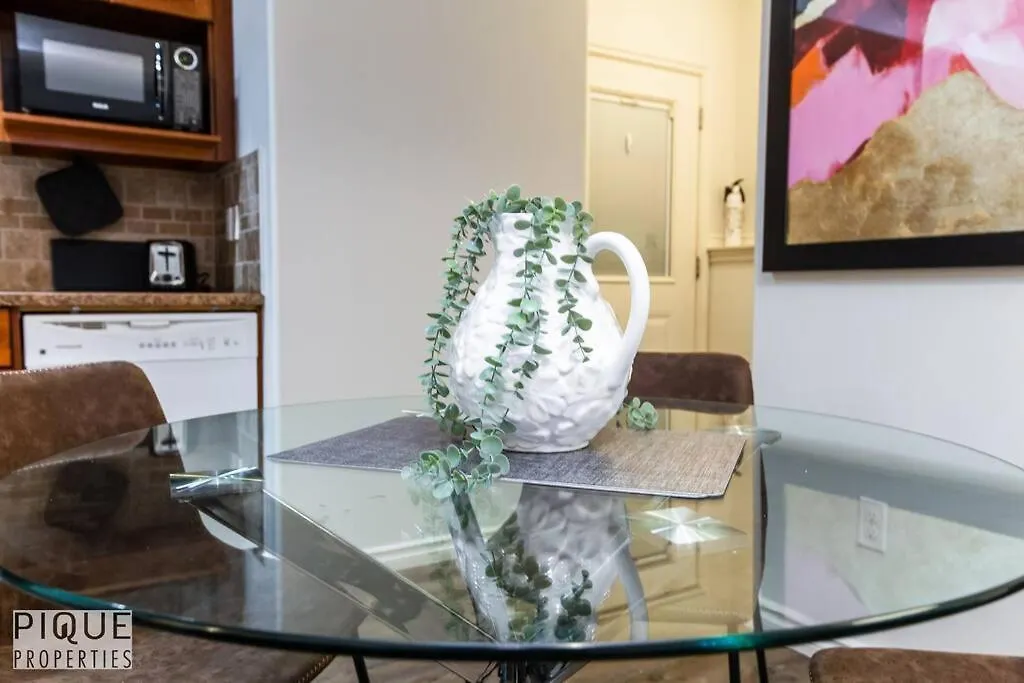 דירה אדמונטון Chic Modern Vibes - Sleeps 6 - Netfix - Wifi - Long Stays
